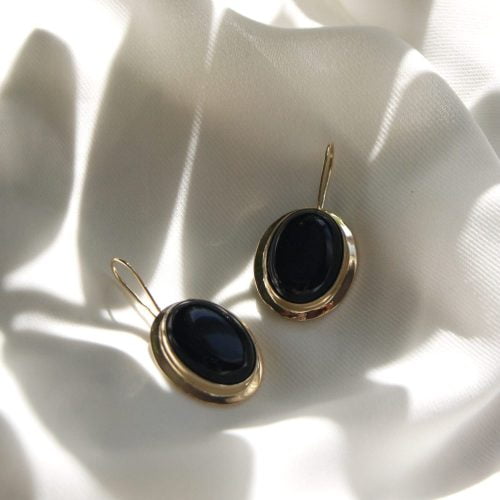 Złote kolczyki z onyksem