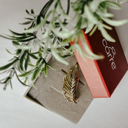 Przepiękna broszka z dwukolorowego zlota