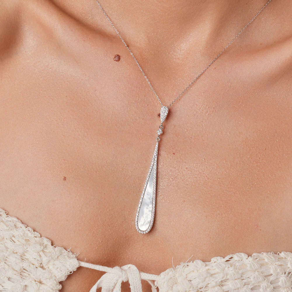 Naszyjnik srebrny z masą perłową i cyrkoniami