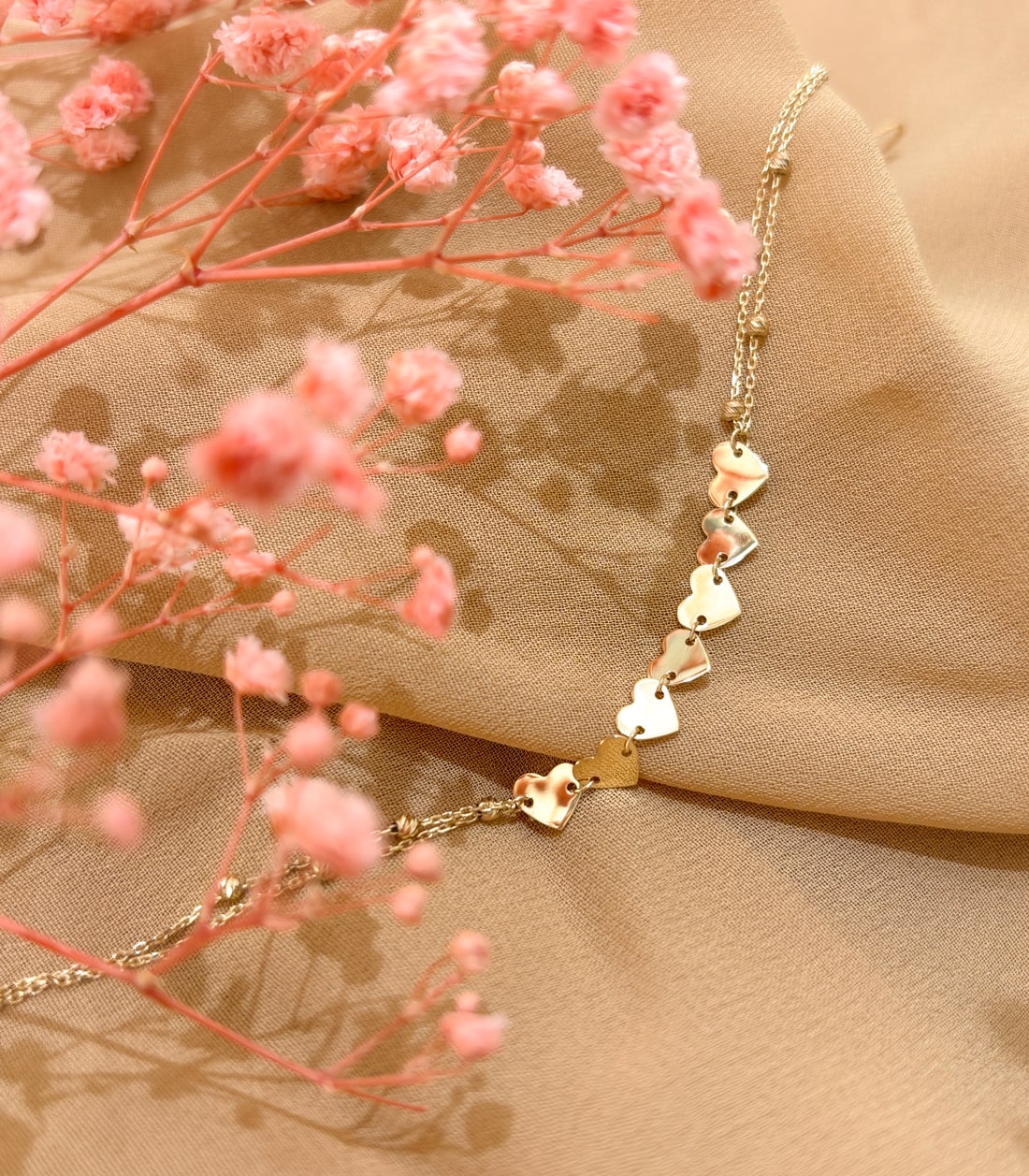 Bransoletka złota na podwójnym łańcuszku z motywem serc