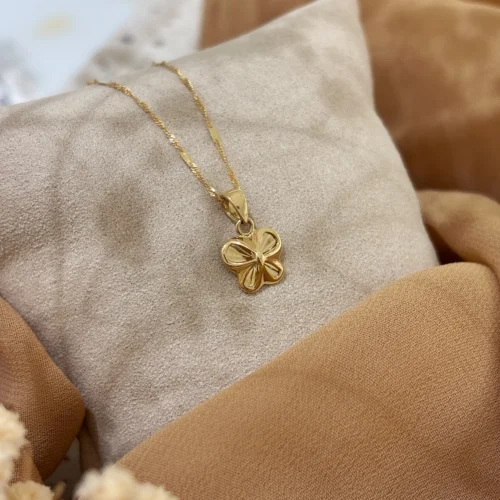 Złota zawieszka w kształcie motyla