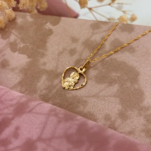 Złota zawieszka – medalik