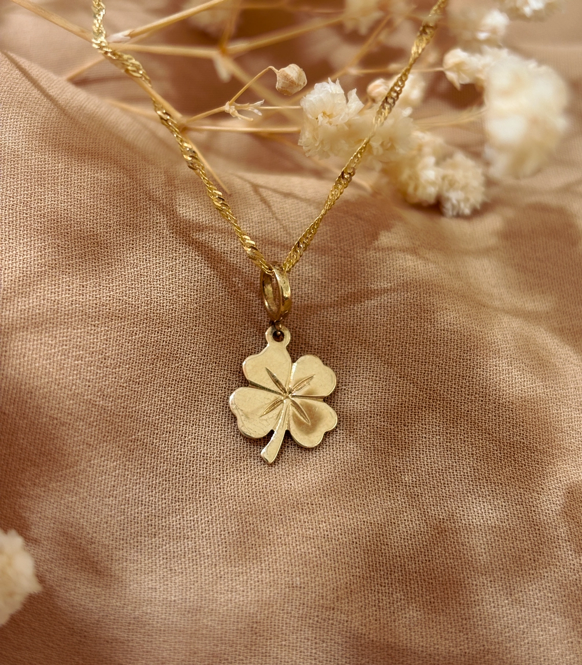 Zawieszka złota – koniczyna