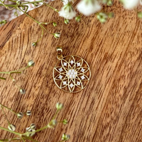 Złota zawieszka z cyrkoniami