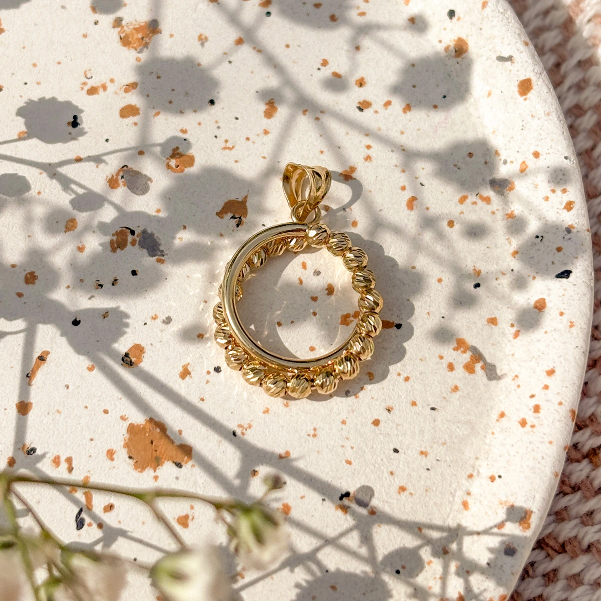 Zawieszka złota w kształcie koła