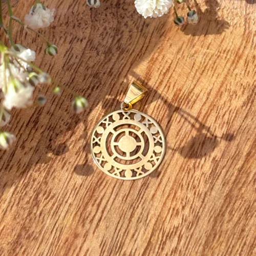 Złota zawieszka ażurowa