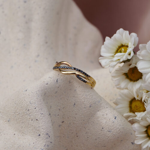 Pierścionek złoty z czarnymi cyrkoniami