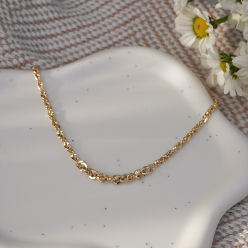 Złota bransoletka, subtelna i elegancka wykonana z połyskujących ogniw