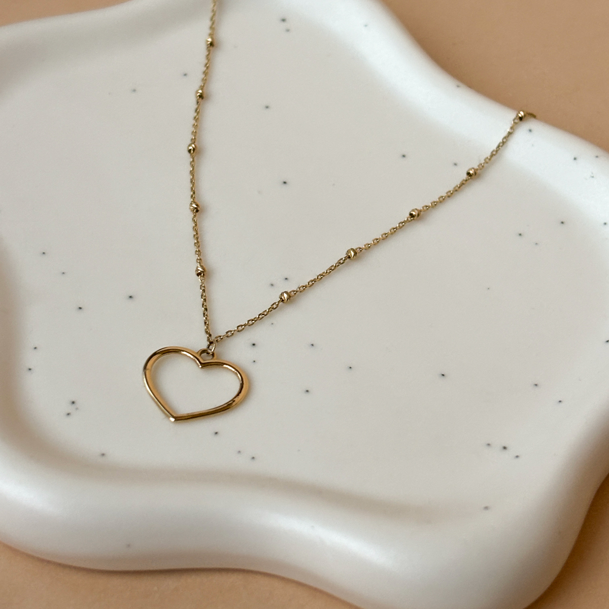 Subtelny złoty łańcuszek z zawieszką w kształcie serca