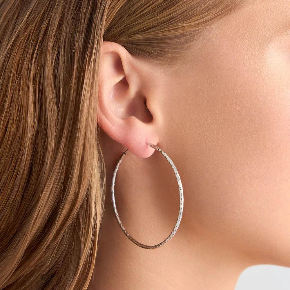 Kolczyki koła wykonane ze srebra próby 925.