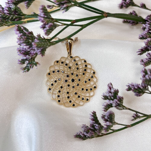 Zawieszka złota z czarnymi cyrkoniami