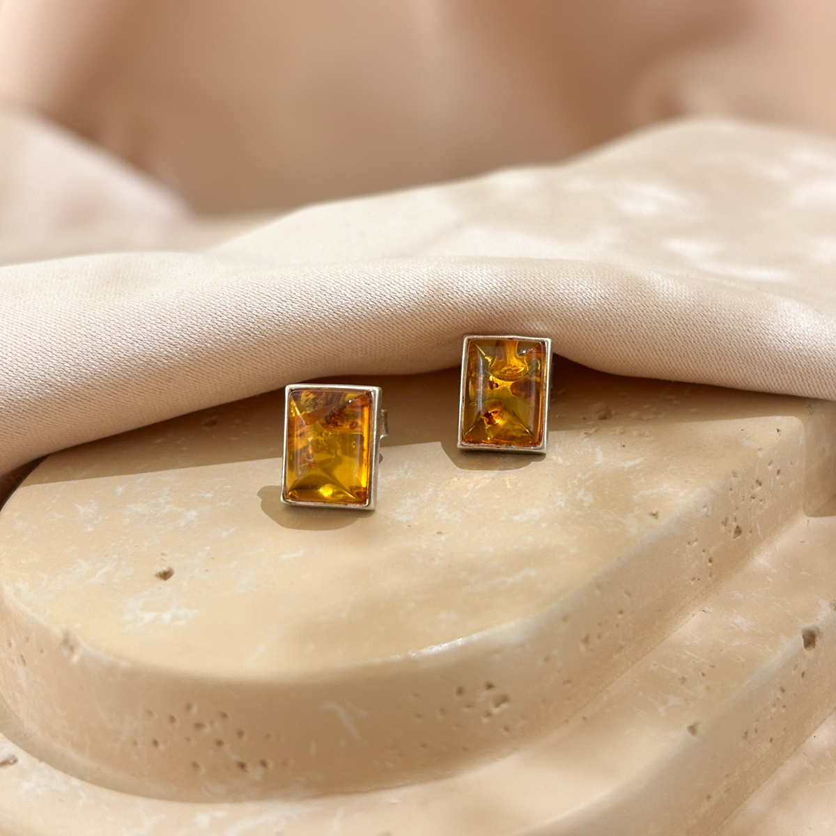 Kolczyki srebrne z bursztynem