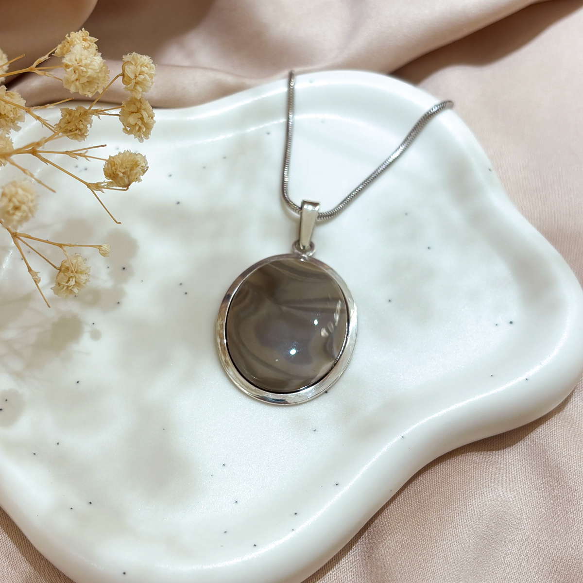 Zawieszka srebrna z krzemieniem pasiastym