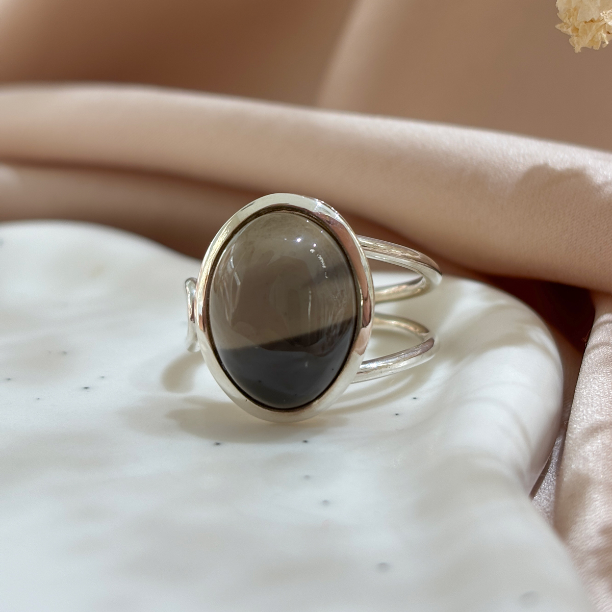 Pierścionek srebrny z krzemieniem pasiastym