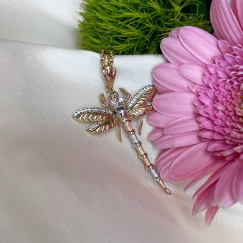 Wyjątkowa złota zawieszka w kształcie ważki