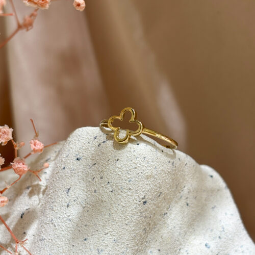 Pierścionek złoty z motywem czterolistnej koniczyny