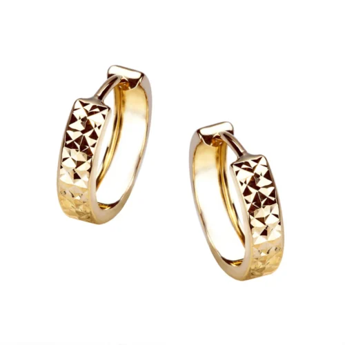 Złote kolczyki w kształcie koła, ozdobione grawerowaniem