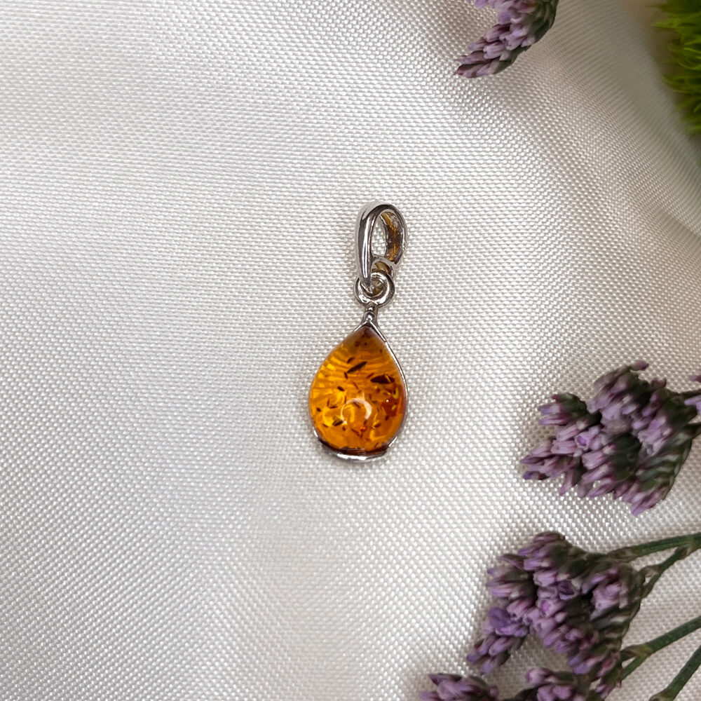 Zawieszka srebrna z bursztynem