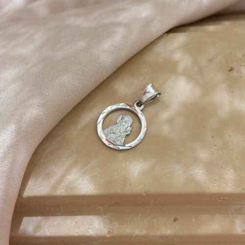 Okrągły medalik srebrny z wizerunkiem Matki Bożej