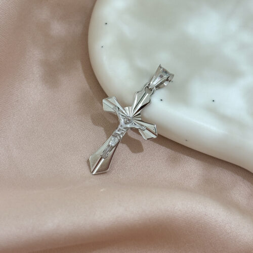 Krzyżyk srebrny z wizerunkiem Jezusa