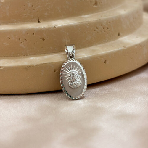Owalny medalik srebrny z Matką Bożą