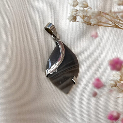 Zawieszka srebrna z krzemieniem pasiastym